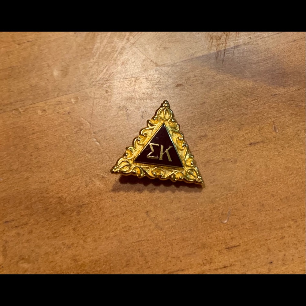 Sigma kappa gold sorority pin